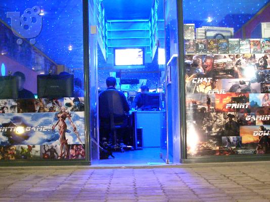 PoulaTo: Internet Cafe