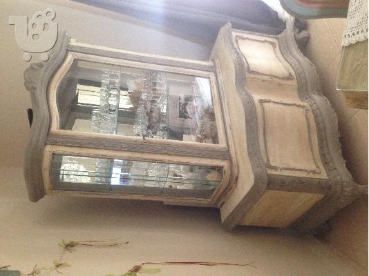 PoulaTo: Βιτρίνα  εποχής αναπαλαιωμένη