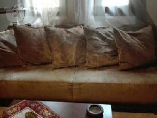 Έπιπλα σαλονιού και κρεβατοκάμαρας