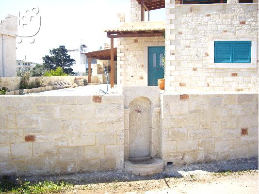 PoulaTo: Παραθαλάσσια πέτρινη καινούργια μονοκατοικία