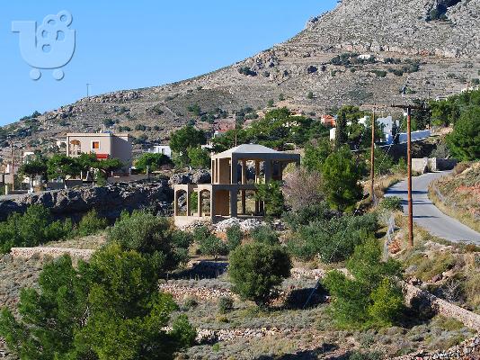 Πωλείται οικόπεδο και ημιτελής οικία.