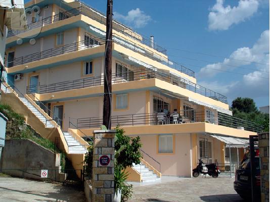 PoulaTo: ΕΝΟΙΚΙΑΖΟΜΕΝΕΣ ΓΚΑΡΣΟΝΙΕΡΕΣ