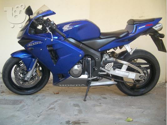 PoulaTo: HONDA CBR 600 RR '04