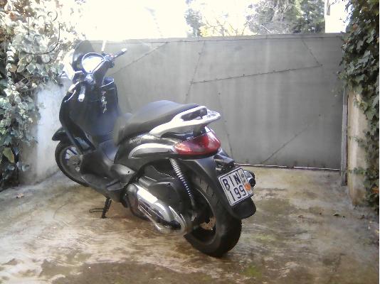 PoulaTo: PIAGGIO Beverly 500 '12