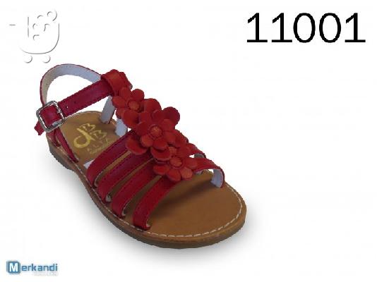 1.000 Ζεύγη stock των παιδικών υποδημάτων.