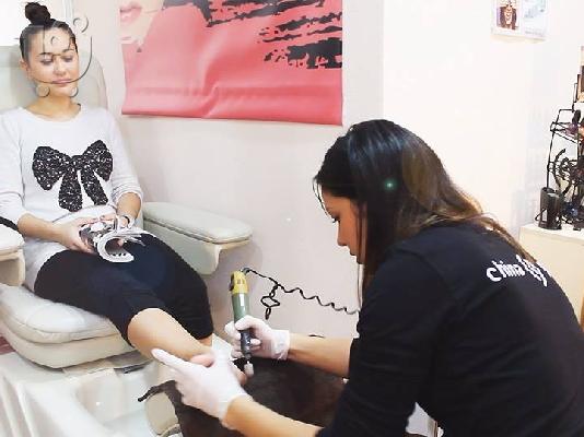κομμωτηριο σε σταση και πλατεία πωλείται για λόγους υγείας...