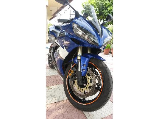 YAMAHA YZF-R1 