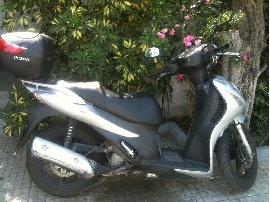 PoulaTo: SUZUKI UX 125/150 SIXteen '08