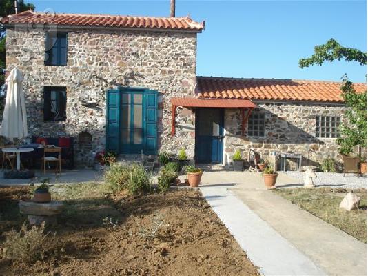 Πωλείται πετρινα κτισματα στην Ερεσος