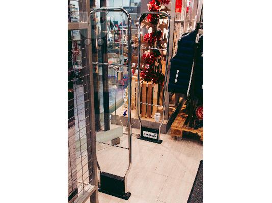 ΠΩΛΕΙΤΑΙ ΕΞΟΠΛΙΣΜΟΣ ΕΝΔΥΜΑΤΩΝ-ΥΠΟΔΗΜΑΤΩΝ