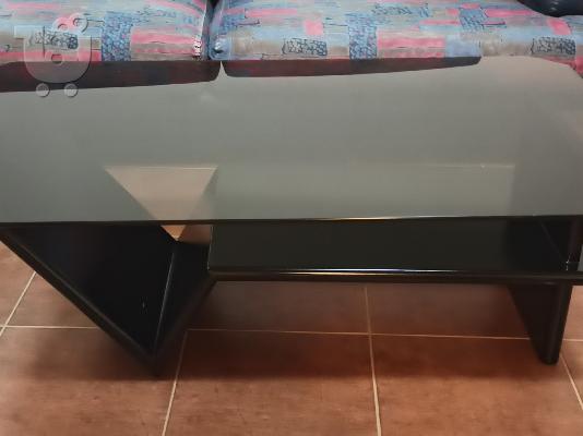 Πωλείται καθιστικό με τραπεζάκι και φωτιστικό