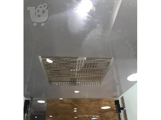 Άσπρη Βιτρίνα με φωτισμό LED