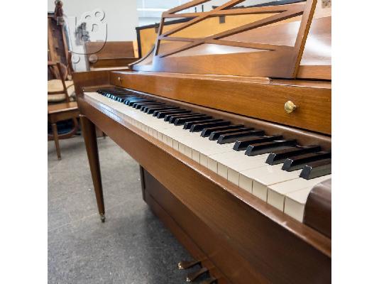 BALDWIN ACROSONIC UPRIGHT PIANO IN LIGHT WALNUT