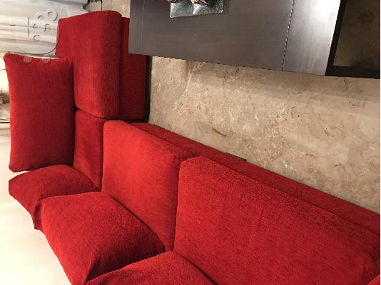PoulaTo: Καναπές με τραπέζι σαλονιού