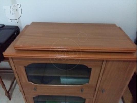 Επιπλο TV με βιτρινα