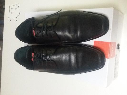 PoulaTo: Hugo boss.