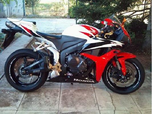 PoulaTo: HONDA CBR 600 RR '09