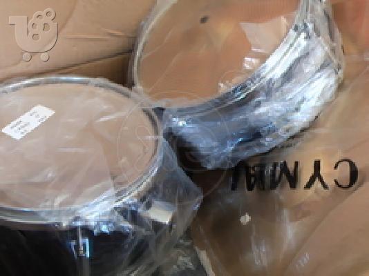 PoulaTo: ΠΑΙΔΙΚΗ DRUMS ΣΦΡΑΓΙΣΜΕΝΗ ΣΤΟ ΚΟΥΤΙ ΤΗΣ.