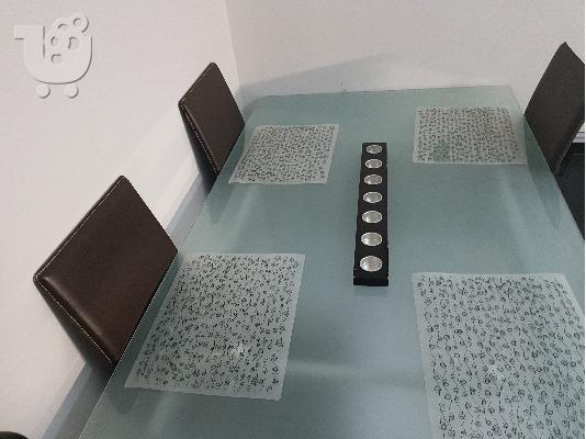 PoulaTo: Πωλείται τραπεζαρία με τεσσερις καρεκλες