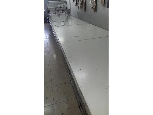 Απλωτικό μηχάνημα/πάγκος βιοτεχνίας ρούχων