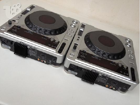 2 x Pioneer CDJ 800 MK2