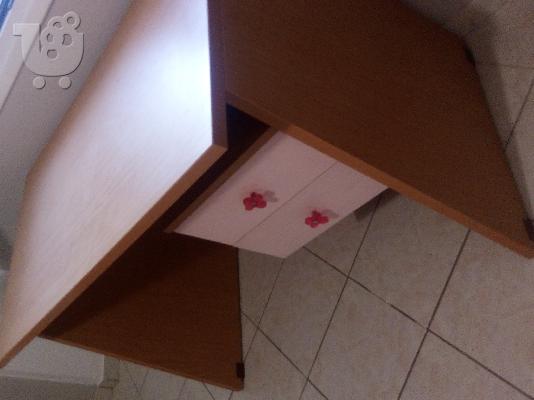 Παιδικά γραφεία σε δυο αποχρώσεις