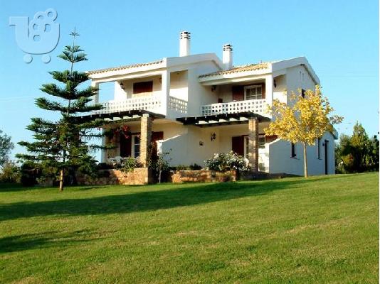 Επιπλωμένες μεζονέτες και studios με θέα στο απέραντο γαλάζιο του Ιονίου πελάγους...