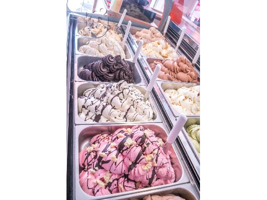 Πωλείται επιχείρηση Gelateria στο παραλιακό του βαθιού στο παμέρφο νησί της Σάμου...