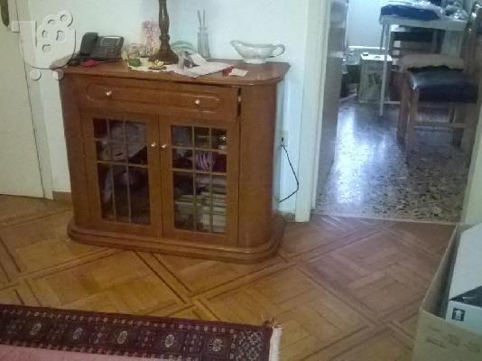 PoulaTo: έπιπλο εισόδου