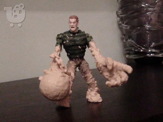 PoulaTo: enas kakos hroas apo to spider-man o sandman