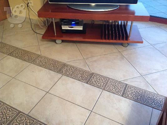 PoulaTo: έπιπλο Τηλεόρασης