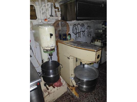 Πλήρης Εξοπλισμός Ζαχαροπλαστείου Πωλείται