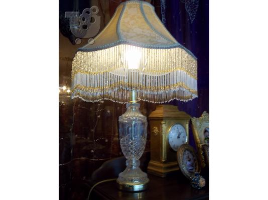 PoulaTo: kristallini panemorfi lampa