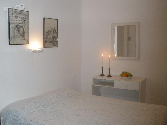PoulaTo: ΕΠΙΠΛΩΜΕΝΑ STUDIOS