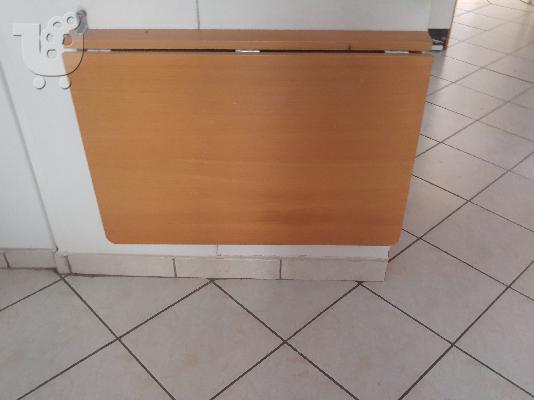 Επιτοίχιο πτυσσόμενο τραπεζάκι