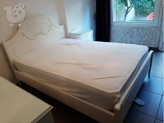 κρεβατι με στρώμα ορθοπεδικό ,τουαλέτα  και κομοδίνο...