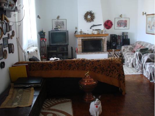 Πωλειται δυοροφος πετροχτιστη κατοικια στην παλαια φιλοθεη σε οικοπεδο...