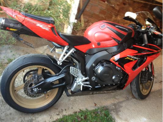 PoulaTo: HONDA CBR 1000 RR Fireblade '06