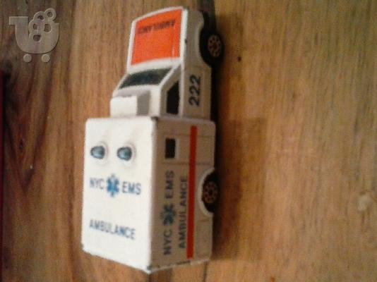 PoulaTo: 1/60 MAJORETTE-AMBULANCE