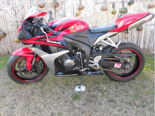 PoulaTo: HONDA CBR 600 RR '07