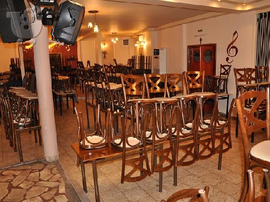 PoulaTo: Τραπεζια Ξυλινα τραπεζα με βαμενη σιδερενια βαση τριων διαφορετικων διαστασεων