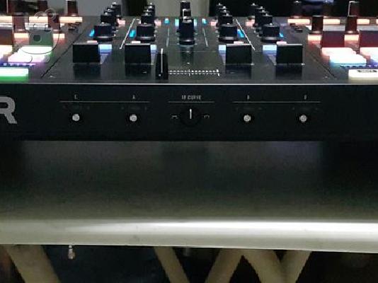 ΠΩΛΕΙΤΑΙ ΑΧΡΗΣΙΜΟΠΟΙΗΤΗ ΚΟΝΣΟΛΑ NATIVE INSTRUMENTS S8 & TRAKTOR SCRATCH PRO 2 KEY LICE...