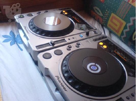 PoulaTo: Pioneer CDJ 800 mk1