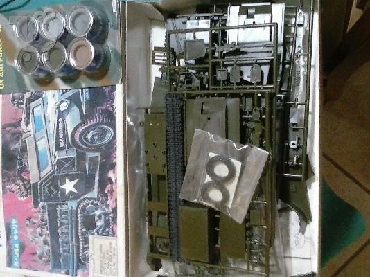 PoulaTo: 1/35 2 X KIT PERSONAL CARRIER + 6 XΡΩΜΑΤΑ REVELL