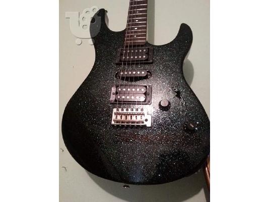 PoulaTo: yamaha erg 121 super stratocaster