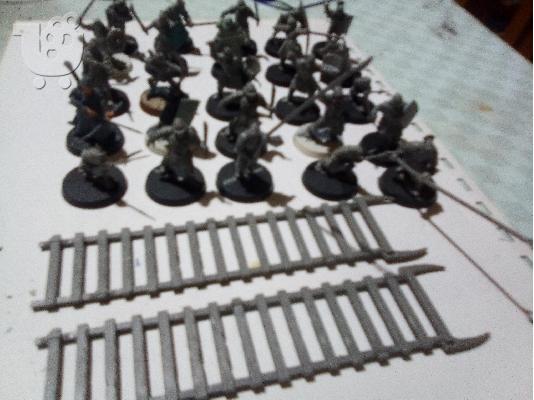 PoulaTo: 20 X 28mm πλαστικες φιγουρες lord of the rings uruk+2 σκαλες