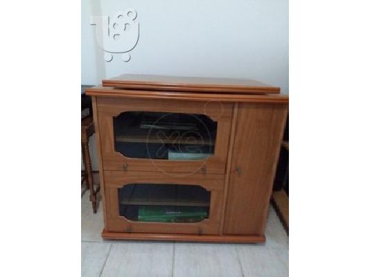 PoulaTo: Επιπλο TV με βιτρινα