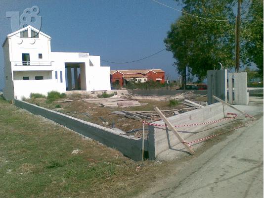 Ενοικιάζεται παραθαλάσσιο επαγγελματικό κτήριο