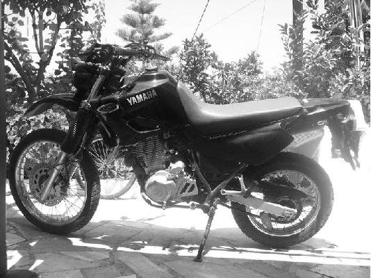 PoulaTo: YAMAHA XT 500 '03