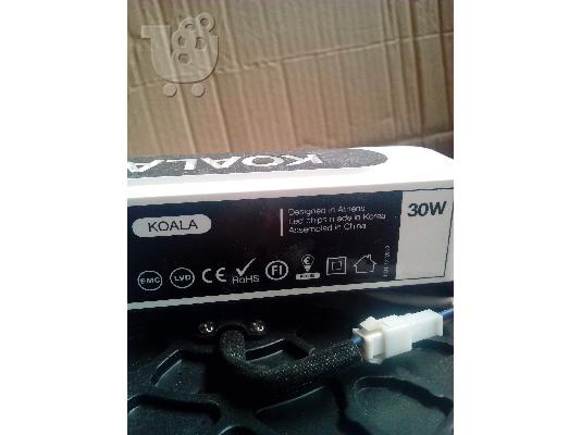 polounte fota led 30w me triamisi xronia egiesi